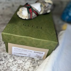 Toddler Gucci sandal size 23 / worn once